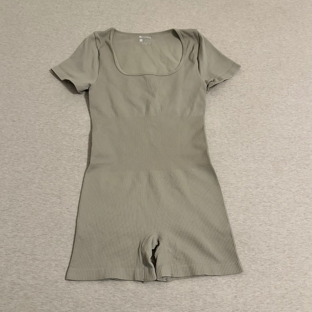 OQQ Ribbed Seamless Short Sleeve Bodysuit Romper Athletic Athleisure tan Size S